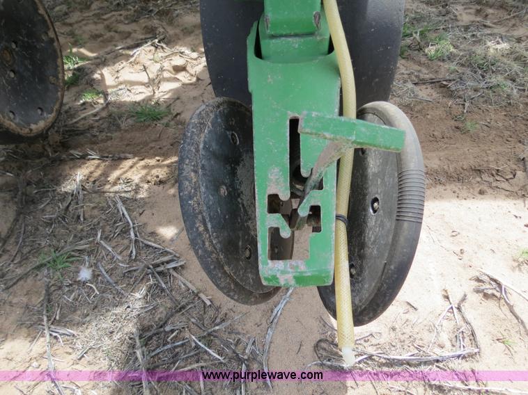 image for item B4714 2002 John Deere 1770 Conservation planter