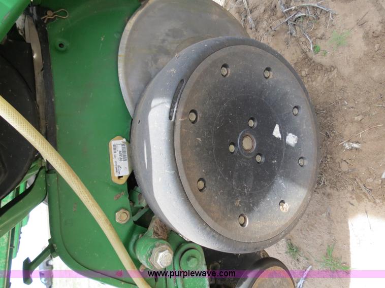 image for item B4714 2002 John Deere 1770 Conservation planter
