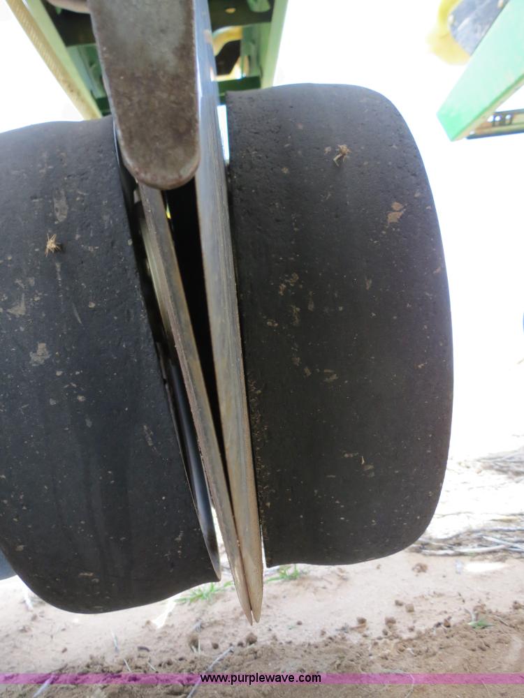 image for item B4714 2002 John Deere 1770 Conservation planter