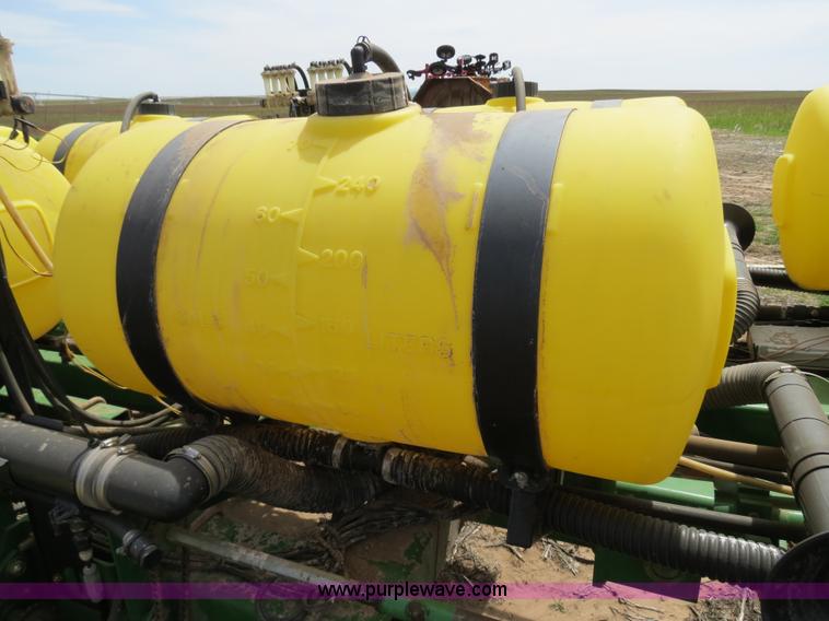 image for item B4714 2002 John Deere 1770 Conservation planter