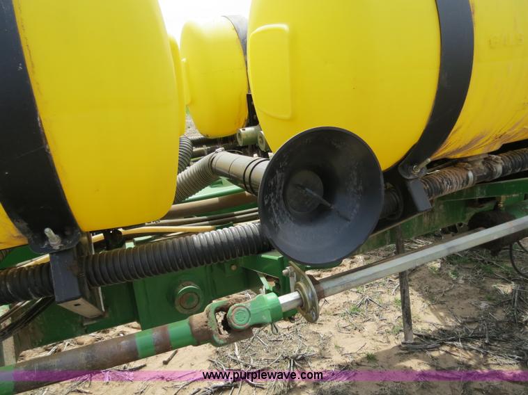 image for item B4714 2002 John Deere 1770 Conservation planter