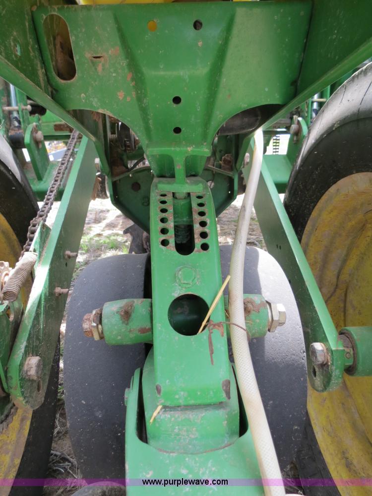 image for item B4714 2002 John Deere 1770 Conservation planter