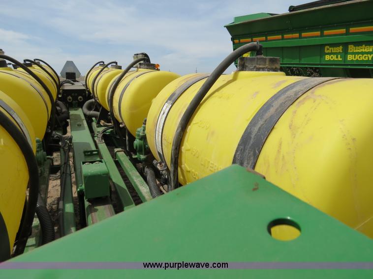 image for item B4714 2002 John Deere 1770 Conservation planter