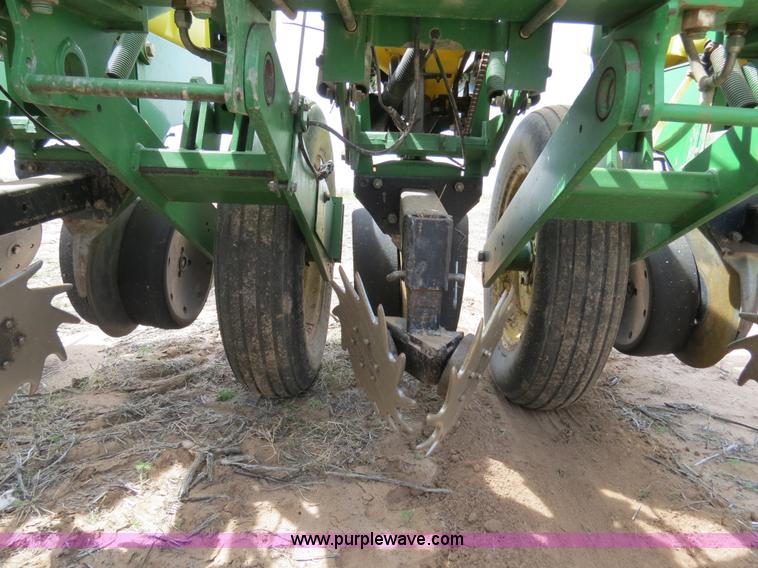 image for item B4714 2002 John Deere 1770 Conservation planter