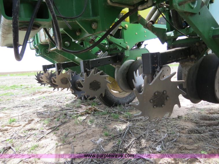 image for item B4714 2002 John Deere 1770 Conservation planter