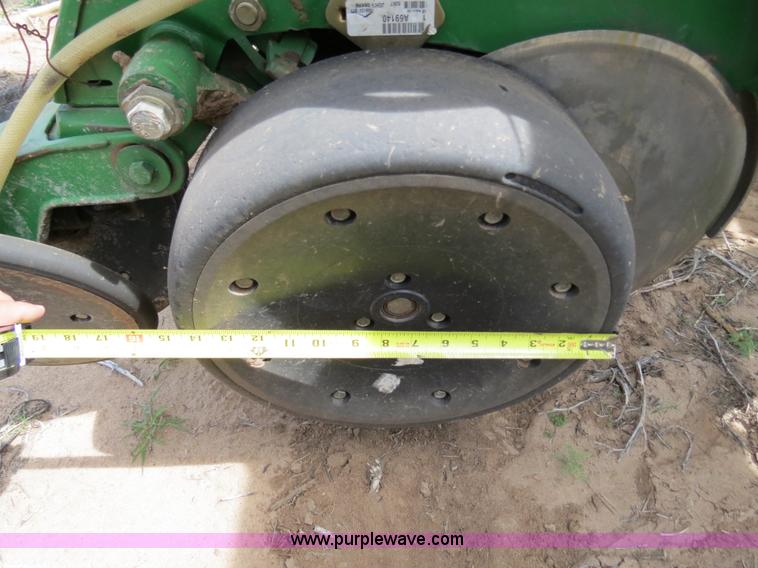 image for item B4714 2002 John Deere 1770 Conservation planter