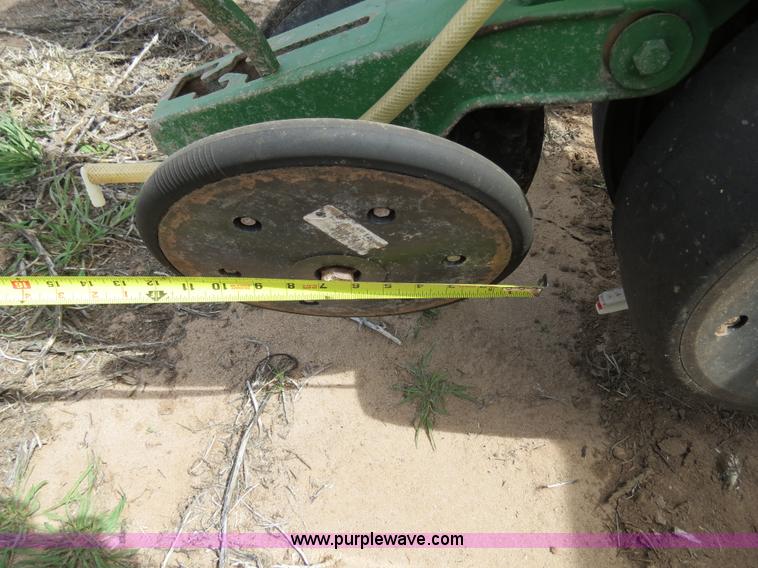 image for item B4714 2002 John Deere 1770 Conservation planter