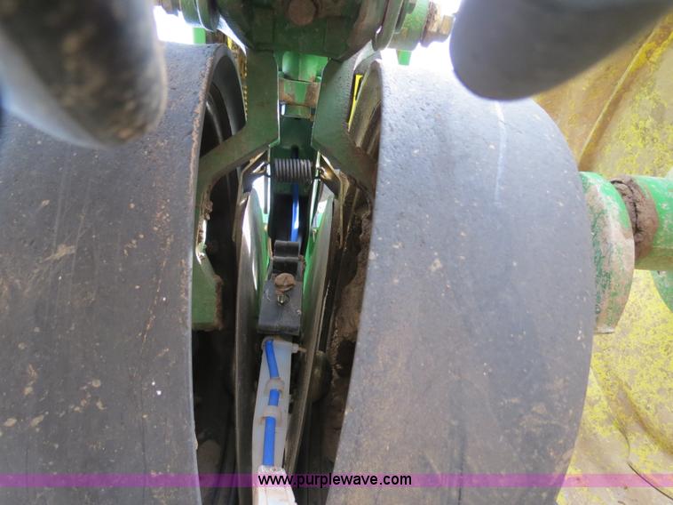 image for item B4714 2002 John Deere 1770 Conservation planter