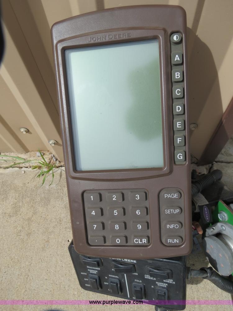 image for item B4714 2002 John Deere 1770 Conservation planter