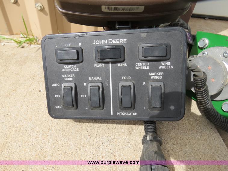 image for item B4714 2002 John Deere 1770 Conservation planter