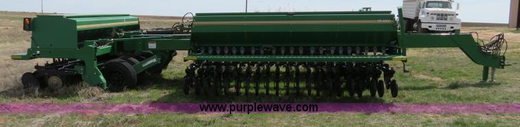 image for item B4718 2003 Great Plains 3S-4000 drill