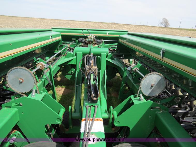 image for item B4718 2003 Great Plains 3S-4000 drill