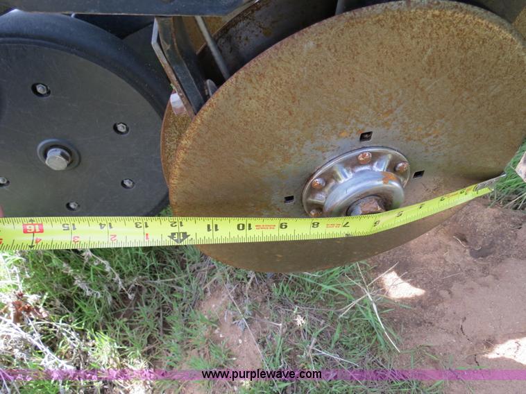 image for item B4718 2003 Great Plains 3S-4000 drill