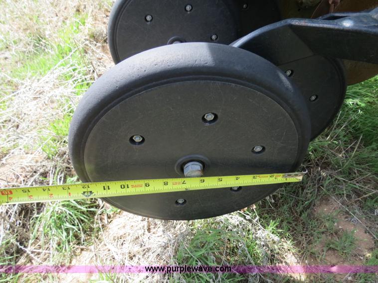 image for item B4718 2003 Great Plains 3S-4000 drill