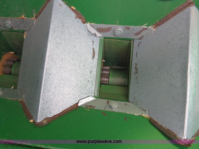 image for item B4718 2003 Great Plains 3S-4000 drill