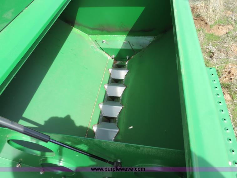 image for item B4718 2003 Great Plains 3S-4000 drill