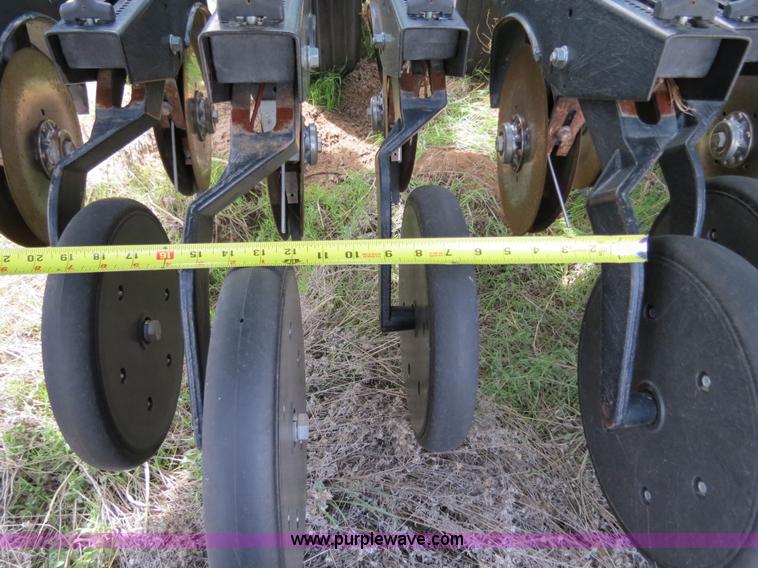 image for item B4718 2003 Great Plains 3S-4000 drill