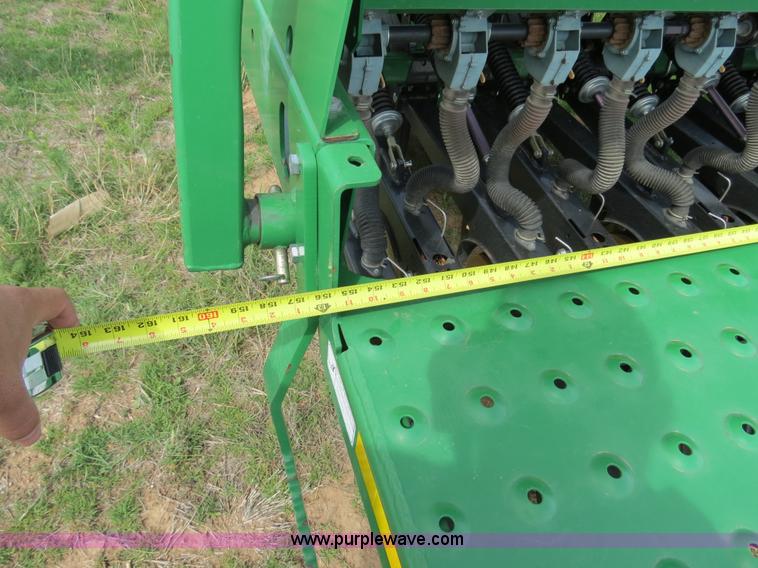 image for item B4718 2003 Great Plains 3S-4000 drill