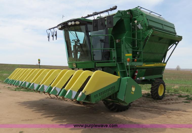 image for item B4719 2007 John Deere 7460 8R30 cotton stripper