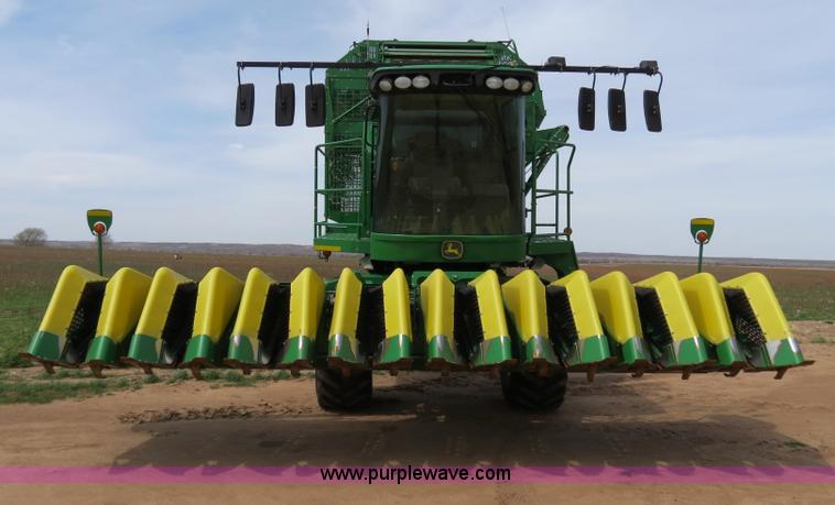 image for item B4719 2007 John Deere 7460 8R30 cotton stripper