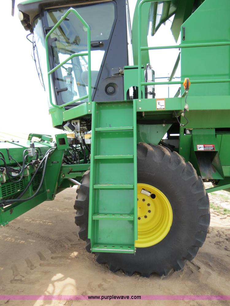 image for item B4719 2007 John Deere 7460 8R30 cotton stripper