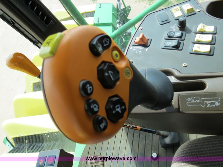 image for item B4719 2007 John Deere 7460 8R30 cotton stripper