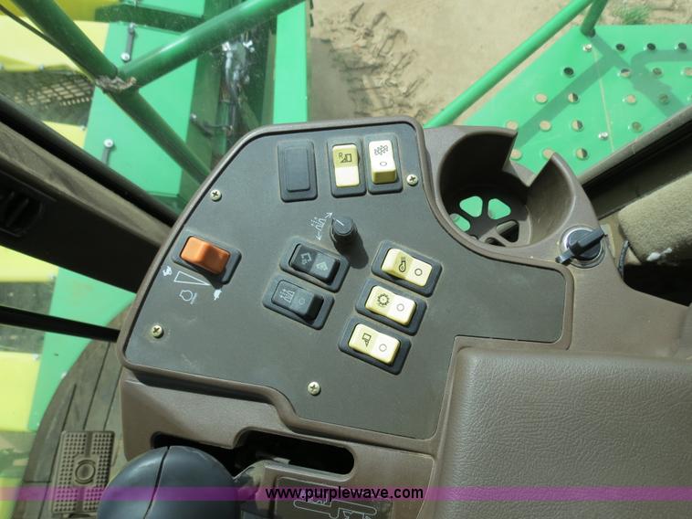 image for item B4719 2007 John Deere 7460 8R30 cotton stripper