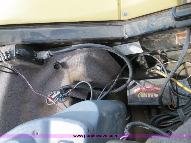 image for item B4721 1998 John Deere 8400 MFWD tractor