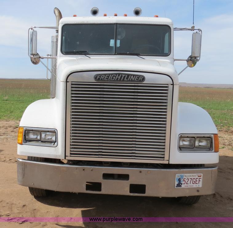 image for item B4724 1990 Freightliner FLD120 semi truck