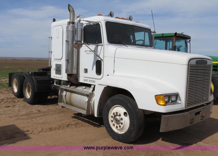 image for item B4724 1990 Freightliner FLD120 semi truck