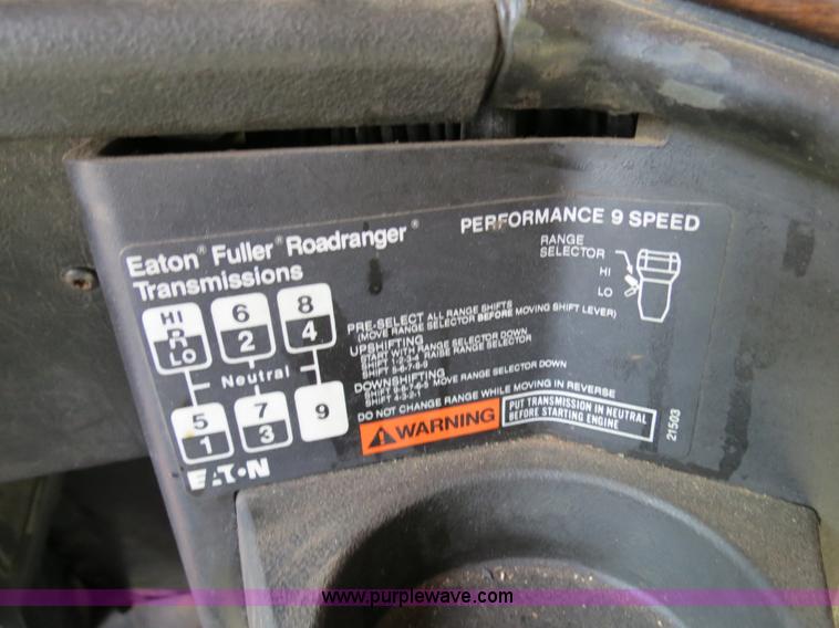 image for item B4724 1990 Freightliner FLD120 semi truck