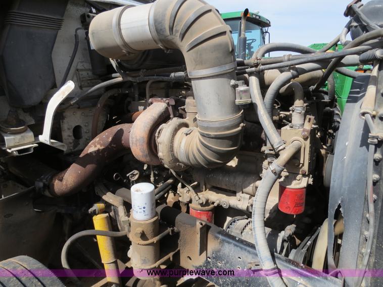 image for item B4724 1990 Freightliner FLD120 semi truck