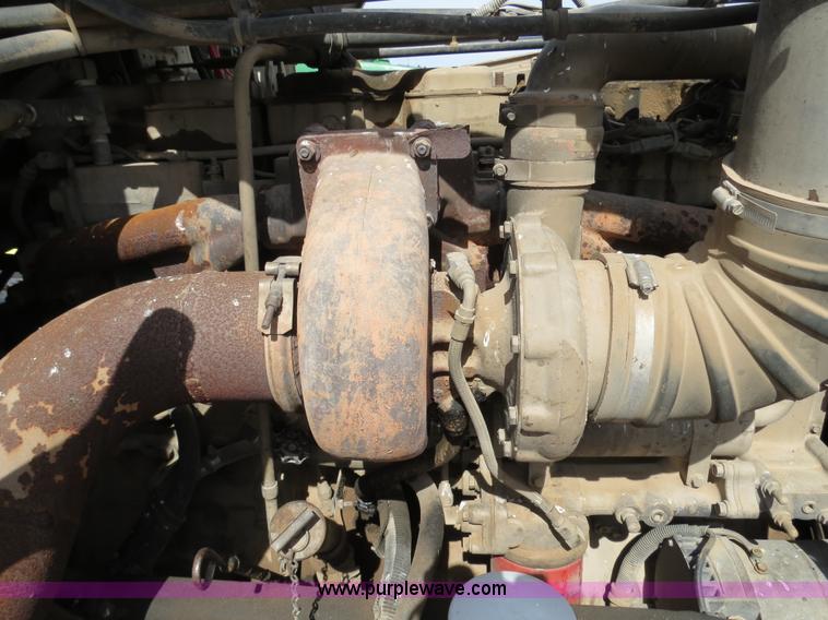 image for item B4724 1990 Freightliner FLD120 semi truck