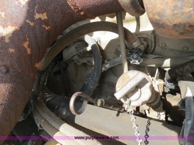 image for item B4724 1990 Freightliner FLD120 semi truck