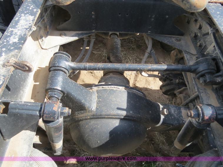 image for item B4724 1990 Freightliner FLD120 semi truck