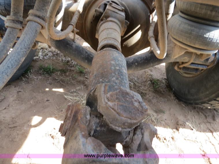 image for item B4724 1990 Freightliner FLD120 semi truck