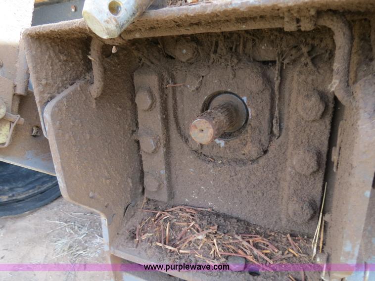 image for item B4724 1990 Freightliner FLD120 semi truck