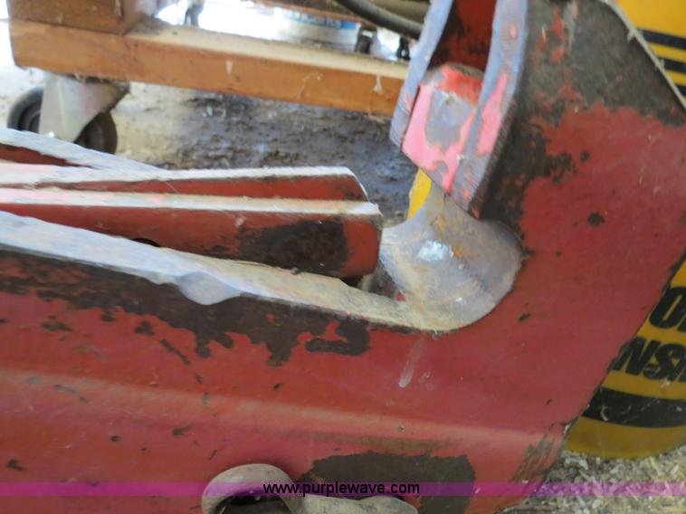 image for item B4726 1980 Massey-Ferguson 4880 4WD tractor