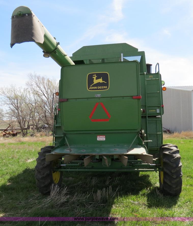 image for item B4729 1983 John Deere 7720 combine