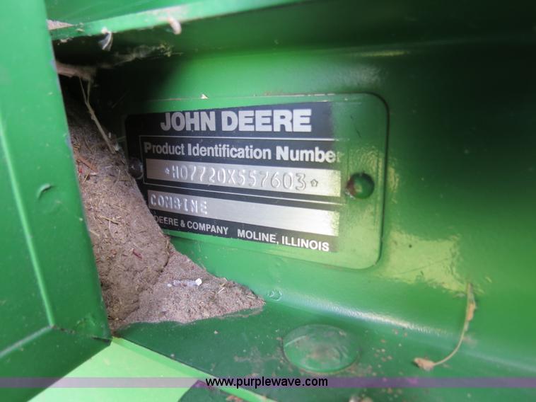 image for item B4729 1983 John Deere 7720 combine