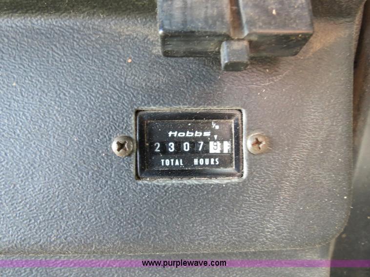 image for item B4729 1983 John Deere 7720 combine