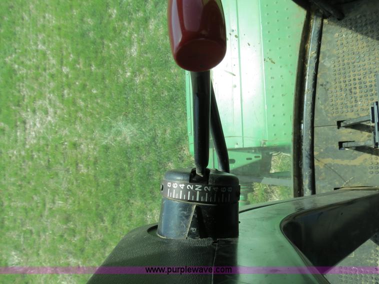 image for item B4729 1983 John Deere 7720 combine