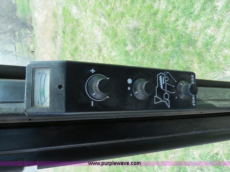 image for item B4729 1983 John Deere 7720 combine