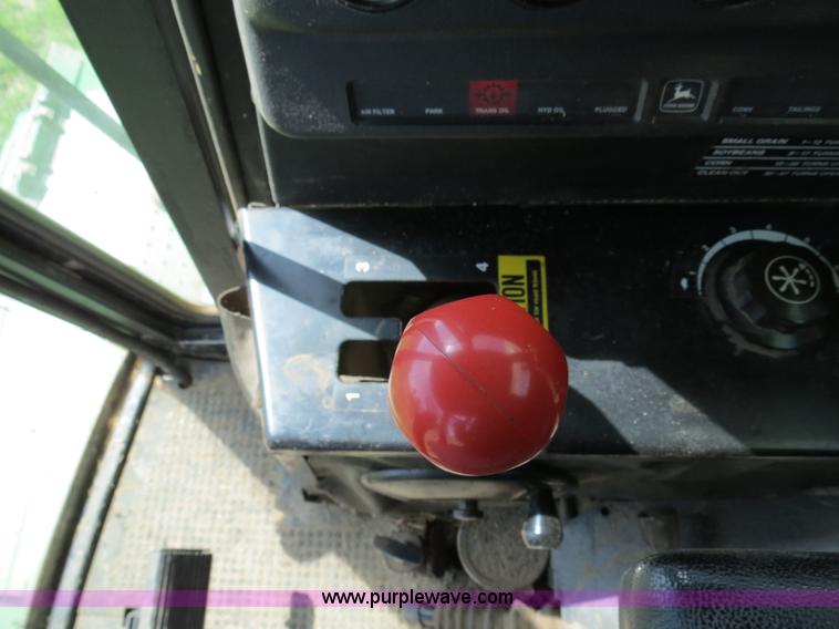 image for item B4729 1983 John Deere 7720 combine