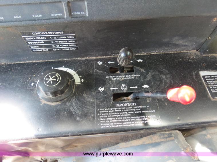 image for item B4729 1983 John Deere 7720 combine