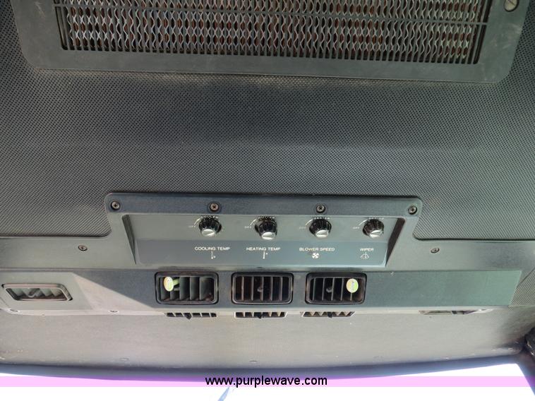 image for item B4729 1983 John Deere 7720 combine