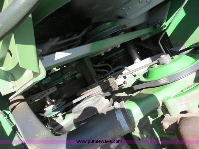 image for item B4729 1983 John Deere 7720 combine