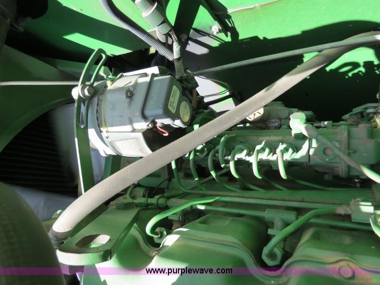 image for item B4729 1983 John Deere 7720 combine