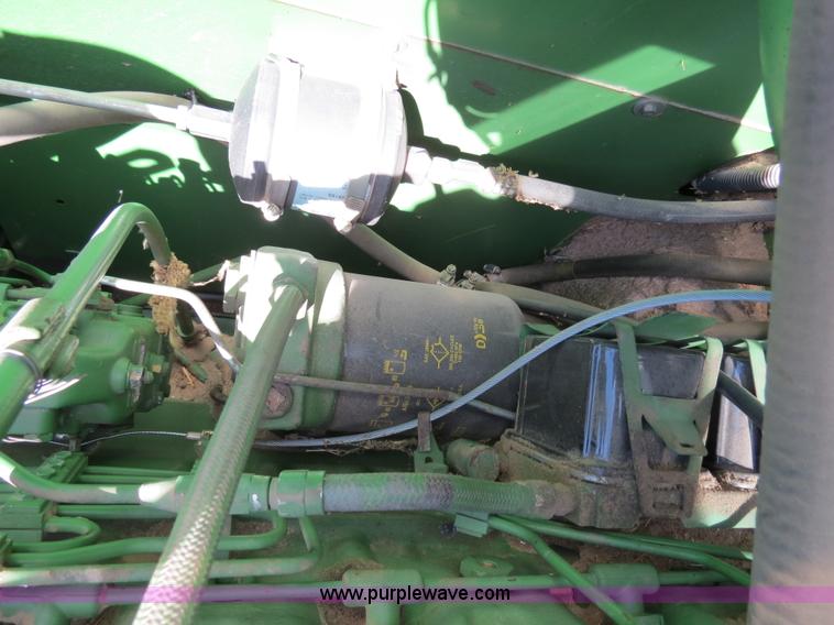 image for item B4729 1983 John Deere 7720 combine