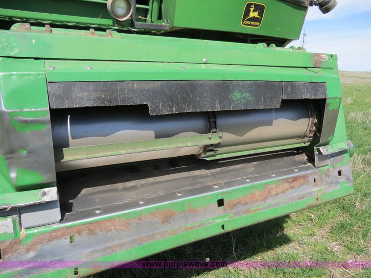 image for item B4729 1983 John Deere 7720 combine